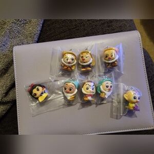 Snow White And The Seven Dwarfs Doorables Ornaments Lot 1